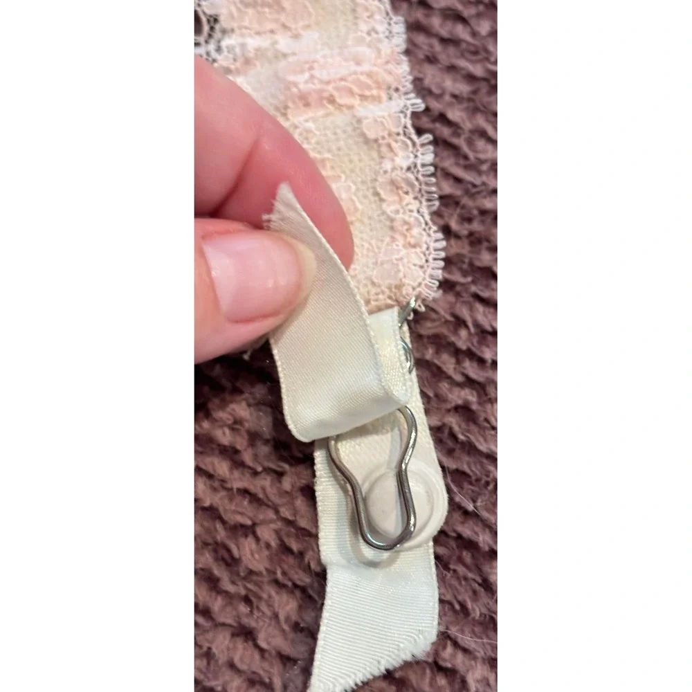 Simone vintage garter